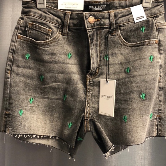 Stylist jean shorts - Picture 1 of 2